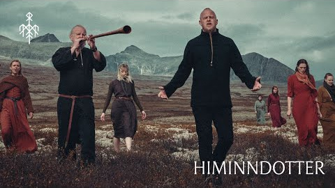 Wardruna - Himinndotter (Sky-Daughter) Official Music Video Wardruna's new single "Himinndotter" (Sky-daughter) plays on the globally common notion of the bears mythical origin as a celestial being. Himinndotter features guest appearance of the Norwegian choir Koret Artemis. “Himinndotter” is taken from our upcoming album Birna, set for worldwide release on January 24, 2025 via Sony Music and By Norse Music.
The video for Himinndotter is filmed in Rondane National Park in Norway and once again directed by Wardruna´s longtime collaborator Tuukka Koski, and produced by Breakfast Helsinki and Ragnarok Film. DOP Kristian Engelsen and post production by Post Control Helsinki.
Stream/pre-order here: https://bio.to/Wardruna
#wardruna #himinndotter #birna
►Follow Wardruna:
https://www.wardruna.com
https://instagram.com/wardruna
https://facebook.com/wardruna
https://twitter.com/wardruna
