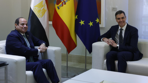El presidente del Gobierno, Pedro Sánchez, se reúne con el presidente de Egipto, Abdelfatah al Sisi, con motivo de su visita oficial a España, este miércoles en el Palacio de La Moncloa.