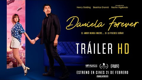 DANIELA FOREVER. Tráiler oficial (VOSE). 21 de febrero en cines. "DANIELA FOREVER" es el proyecto más personal de Nacho Vigalondo ('Los Cronocrímenes', 'Extraterrestre', 'Colossal'), una original distopia sobre el amor, los dilemas personales y los sueños
La película está protagonizada por dos caras internacionalmente conocidas, Henry Golding ('Crazy Rich Asians', 'The Gentlemen') y Beatrice Grannò ('The White Lotus'), y cuenta también con nombres españoles como Aura Garrido, Rubén Ochandiano y Nathalie Poza.
#DanielaForever se estrenará el 21 de febrero en cines de España de la mano de Filmax.
Sigue nuestras novedades en:
▶Facebook: https://www.facebook.com/filmaxpresenta
▶Twitter: https://twitter.com/filmax
▶Instagram: https://www.instagram.com/filmaxpresenta/?hl=es