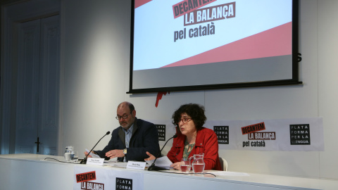 Un moment de la roda de premsa de Plataforma per la Llengua Un moment de la roda de premsa de Plataforma per la Llengua