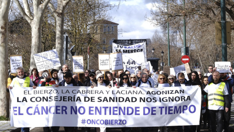 f55f567bdd5e7bdddbddfdb1e0a801023f010bffw Más de 2.000 personas se manifiestan este sábado para reclamar a la Junta de Castilla y León más oncólogos y mejoras en el servicio de Oncología en el Hospital de El Bierzo.