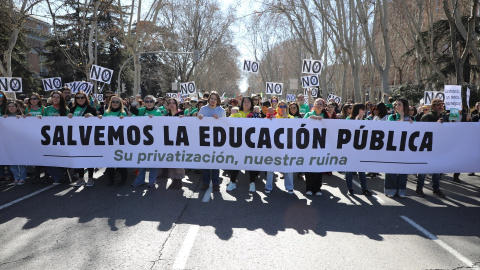 Decenas de personas durante una manifestación por la educación pública en Madrid el 23 de febrero de 2025. Decenas de personas durante una manifestación por la educación pública en Madrid el 23 de febrero de 2025.