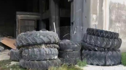 Rodes apilades a l'antiga central de Cercs