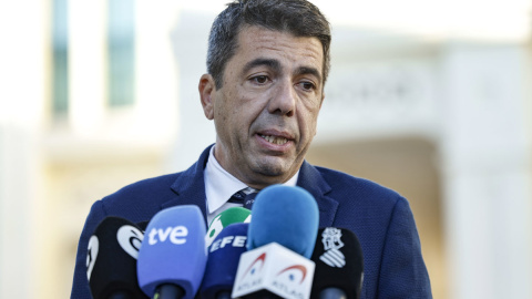 Carlos_Mazon El president de la Generalitat, Carlos Mazón, atiende a los medios de comunicación este miércoles en València.