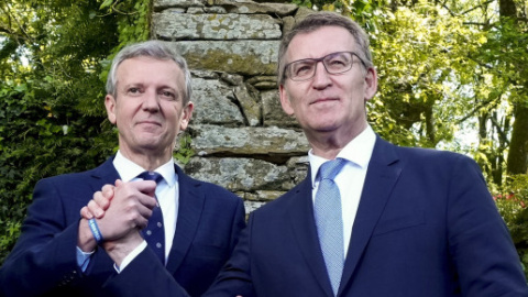 Rueda y Feijóo El presidente de la Xunta, Alfonso Rueda, y el del PP, Alberto Núñez Feijóo, en la toma de posesión del primero en abril del año pasado en Santiago.