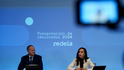 El consejero delegado de Redeia, Roberto García Merino y la presidenta de Redeia, Beatriz Corredor, durante la presentación de resultados de 2025.