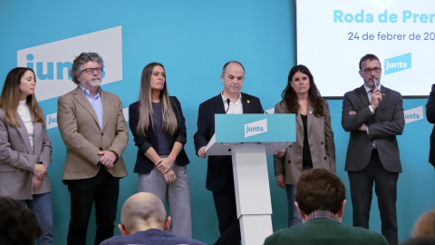 Roda de premsa de la direcció de Junts, amb Jordi Turull al centre. 24/02/2025 Roda de premsa d'aquesta setmana de la direcció de Junts, amb el secretari general, Jordi Turull, al centre.
