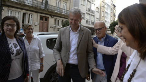Ana Belén Vázquez, exalcaldesa de Bande y diputada en el Congreso (izquierda), con Alfonso Rueda y Manuel Baltar en julio de 2023 en la sede del PP de Ourense en