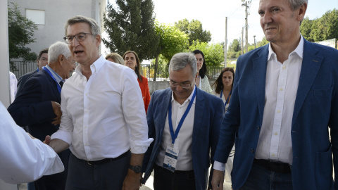 De izquierda a derecha, el presidente del PP, Alberto Núñez Feijóo, el de la Deputación de Ourense, Luis Menor, y el de la Xunta, Alfonso Rueda, el 13 de julio de 2024 el congreso extraordinario del PP ourensano en