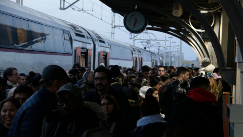 L'andana de l'estació de Cunit, just després de l'arribada d'un dels combois previstos aquest dissabte. L'andana de l'estació de Cunit, just després de l'arribada d'un dels combois previstos aquest dissabte.