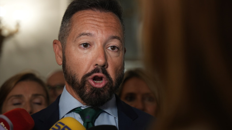 El segundo teniente de Alcaldía, Juanma Badenas, atiende a los medios de comunicación durante una sesión plenaria, en el Ayuntamiento de València, a 12 de julio de 2024..... El segundo teniente de Alcaldía, Juanma Badenas, atiende a los medios de comunicación durante una sesión plenaria, en el Ayuntamiento de València, a 12 de julio de 2024.