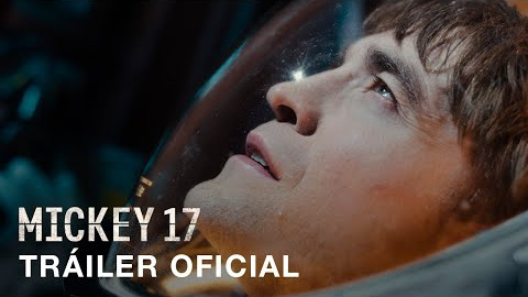 ¿Qué se siente al morir? Del director Bong Joon Ho, llega Mickey 17 - solo en cines enero 2025. #Mickey17

Del escritor/director ganador del Premio de la Academia por “Parásitos”, Bong Joon Ho, llega su próxima experiencia cinematográfica innovadora, “Mickey 17”. El improbable héroe, Mickey Barnes (Robert Pattinson), se encuentra en la extraordinaria circunstancia de trabajar para un empleador que exige el compromiso máximo con el trabajo… morir, para ganarse la vida.

Escrito y dirigido por Bong Joon Ho, “Mickey 17” cuenta con las actuaciones de Robert Pattinson (“The Batman”, “Tenet”), Naomi Ackie (“Star Wars: Episode IX – The Rise of Skywalker”), Steven Yeun (“Nope”), además de los nominados al Premio de la Academia Toni Collette (“Hereditary”) y Mark Ruffalo (“Poor Things”).

La película es producida por Dede Gardner (ganadora del Oscar por “Moonlight”, “12 años esclavo”), Jeremy Kleiner (ganador del Oscar por “Moonlight”, “12 años esclavo”), Bong Joon Ho y Dooho Choi (“Okja”, “Snowpiercer”). Está basada en la novela Mickey 7 de Edward Ashton. Los productores ejecutivos son Brad Pitt, Jesse Ehrman, Peter Dodd y Marianne Jenkins. El director de fotografía es Darius Khondji (nominación al Oscar por “Bardo: False Chronicle of a Handful of Truths”, “Okja”). La diseñadora de producción es Fiona Crombie (nominación al Oscar por “The Favourite”, “Cruella”). Es editada por Yang Jinmo (nominación al Oscar por “Parásitos”, “Okja”). El supervisor de efectos visuales es Dan Glass (“Animales fantásticos: Los secretos de Dumbledore”, “Rápidos y Furiosos: Hobbs & Shaw”). La diseñadora de vestuario es Catherine George (“Okja”, “Snowpiercer”).

Warner Bros. Pictures presenta una producción de Offscreen / Kate Street Picture Company, una película de Bong Joon Ho: “Mickey 17.” La película será distribuida mundialmente por Warner Bros. Pictures y se estrenará solo en cines de Latinoamérica el 30 de enero de 2025.