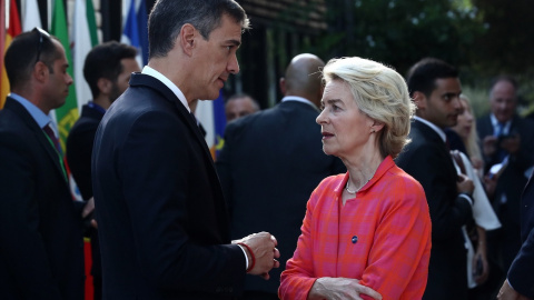Sánchez y Von der Leyen, durante la Cumbre del MED9, a 11 de octubre de 2024, en Pafos (Chipre)