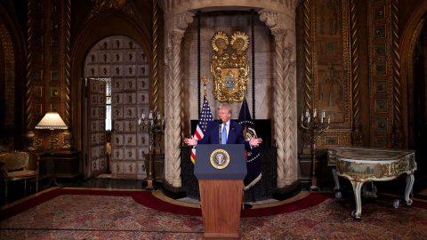 El presidente de Estados Unidos, Donald Trump, habla en Mar-a-Lago en Palm Beach, Florida, EEUU, el 18 de febrero de 2025.