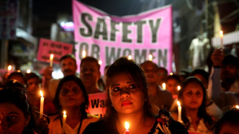 Concentración de protesta contra las violaciones de mujeres en la India.