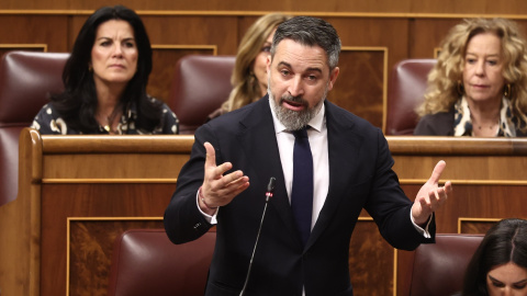 EuropaPress_6514048_presidente_vox_santiago_abascal_interviene_sesion_control_congreso (Foto de ARCHIVO)El presidente de VOX, Santiago Abascal, interviene durante una sesión de control, Congreso de los Diputados, a 12 de febrero de 2025, en Madrid (España). Durante la sesión de control, la primera de 2025, el Ejecutivo se enfrenta a las preguntas e interpelaciones de la oposición que se han centrado en la imputación del Fiscal General, la administración Trump y la subida de los impuestos. Tras la sesión de control se votará la convalidación o derogación de la ley ‘ómnibus’ por el que se aprueban medidas urgentes en materia económica, de transporte, de Seguridad Social, y para hacer frente a situaciones de vulnerabilidad.Eduardo Parra / Europa Press12 FEBRERO 2025;CONGRESO;SESIÓN DE CONTROL12/2/2025