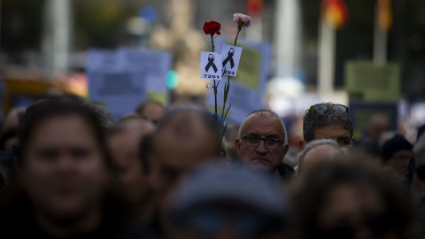 EuropaPress_6361440_hombre_manifestacion_marea_residencias_23_noviembre_2024_madrid_espana Un hombre durante una manifestación de Marea de Residencias, a 23 de noviembre de 2024, en Madrid (España). Imagen de archivo.