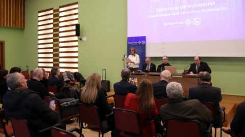 Lectura solemne del manifest en defensa de la llengua catalana que signen 22 universitats dels Països Catalans Lectura solemne del manifest en defensa de la llengua catalana que signen 22 universitats dels Països Catalans