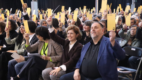 El president d'ERC, Oriol Junqueras, i la secretària general del partit, Elisenda Alamany, durant la segona fase del Congrés Nacional del partit aquest dissabte a Martorell.