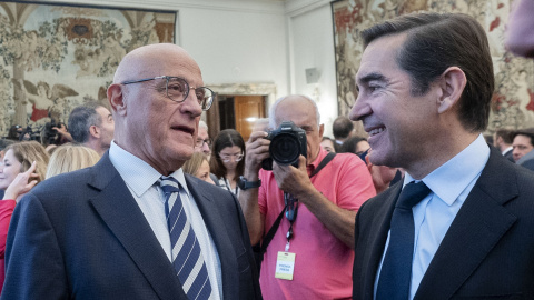 Los presidentes del Banco Sabadell, Josep Oliu (i), y del BBVA, Carlos Torres Vila (d),  conversan tras la ceremonia de toma de posesión del José Luis Escrivá como gobernador del Banco de España.Alberto Ortega / Europa Press24 SEPTIEMBRE 2024;BANCO DE ESPAÑA;ECONOMÍA;TOMA DE POSESIÓN;GOBERNADOR;24/9/2024