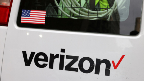 El logo del operador Verizon en una furgoneta de reparación de la empresa, en Manhattan (Nueva York, EEUU). El logo del operador Verizon en una furgoneta de reparación de la empresa, en Manhattan (Nueva York, EEUU).