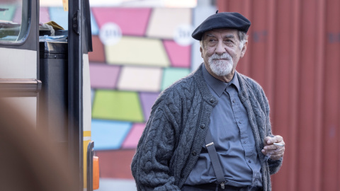 Ramón Barea interpreta a un cura, conductor del autobús, en 'Los aitas'. Ramón Barea interpreta a un cura, conductor del autobús, en 'Los aitas'.