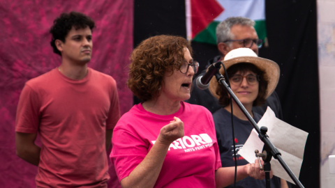 Elena López, regidora de Babord, durant el desè aniversari de la formació.