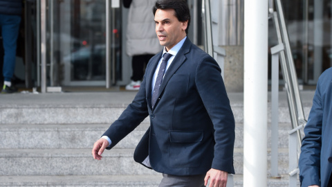 La pareja de la presidenta de la Comunidad de Madrid, Alberto González Amador, sale de declarar a los juzgados de Madrid el pasado 24 de febrero.