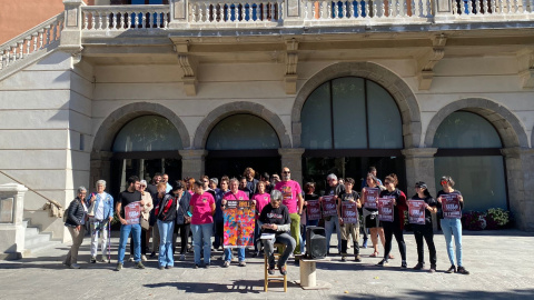 Els concentrats davant l'Ajuntament de Ripoll per denunciar 'sancions arbitràries'