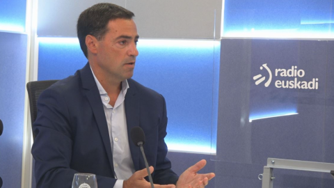 El lehendakari vasco, Imano Pradales, entrevistado en Radio Euskadi.