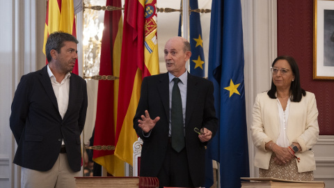 EuropaPress_6104143_nuevo_director_agencia_prevencion_lucha_contra_fraude_corrupcion_comunitat (Foto de ARCHIVO)El nuevo director de la Agencia de Prevención y Lucha contra el Fraude y la Corrupción de la Comunitat Valenciana, Eduardo Beut González (c), toma posesión de su cargo junto al president de la Generalitat, Carlos Mazón (i), y la presidenta de Les Corts, Llanos Massó (d), en Les Corts Valencianes, a 23 de julio de 2024, en Valencia, Comunidad Valenciana (España). El inspector de Hacienda Eduardo Beut fue elegido el pasado 15 de julio nuevo director de la Agència Valenciana Antifrau (AVAF) en el pleno de Les Corts con los votos de PP y Vox y el rechazo de PSPV y Compromís.Jorge Gil / Europa Press23/7/2024