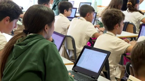 'Adolescencia' no solo ha conseguido mantenernos en vilo delante de la pantalla, sino que también ha dejado en el aire muchas preguntas. Entre ellas, ¿qué está pasando exactamente con las nuevas generaciones? <br />