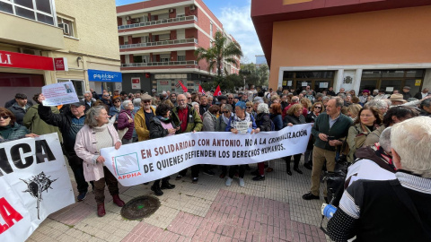 ConcentracionVergara1 Concentración de apoyo a Antonio Vergara, en Cádiz.