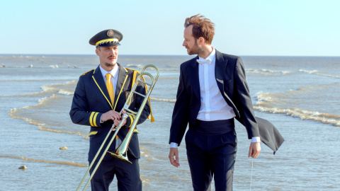 Los actores Pierre Lottin y Benjamin Lavernhe son los protagonistas de 'Por todo lo alto'. Los actores Pierre Lottin y Benjamin Lavernhe son los protagonistas de 'Por todo lo alto'.
