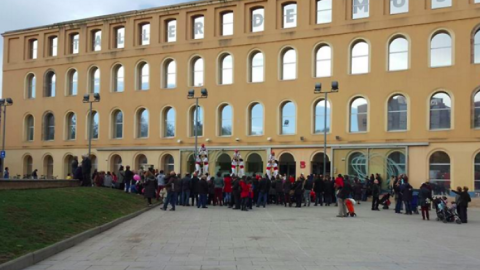 Fachada de la biblioteca Ignasi Iglésias-Can Fabra de Barcelona.
