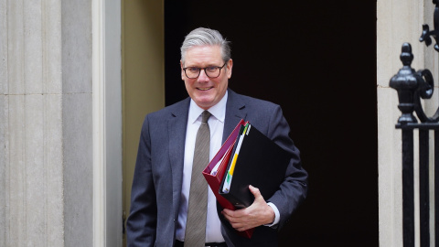 starmerbritain Keir Starmer, primer ministro británico, sale este miércoles del número 10 de Dowming Street, en Londres.26/3/2025 ONLY FOR USE IN SPAIN