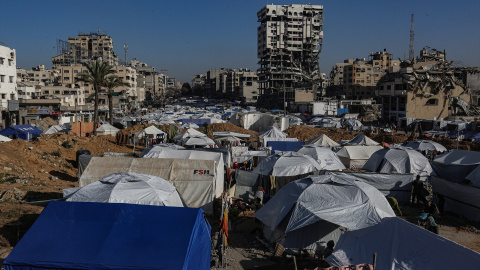 Tiendas de palestinos desplazados desde el norte de Gaza, asentados en Ciudad de Gaza, a 24 de marzo de 2025.