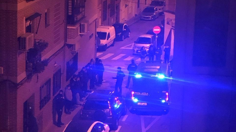 desalojo calle cadete La Policía Municipal de Madrid ha desalojado de su vivienda a dos jóvenes.