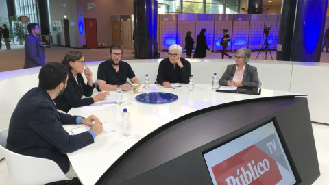 En el Parlamento Europeo, el 9 de octubre de 2019, debate en Público TV entre Rosa García, Chato Ga-lante, Ángeles López y Miguel Martín, dirigido por Miguel Urbán. En el Parlamento Europeo, el 9 de octubre de 2019, debate en Público TV entre Rosa García, Chato Ga-lante, Ángeles López y Miguel Martín, dirigido por Miguel Urbán.