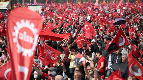 Manifestación en Estambul Cientos de miles de personas salieron a las calles en Estambul para protestar contra la detención de su alcalde.