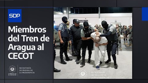 Vídeo del Gobierno de Bukele sobre la llegada de presos.