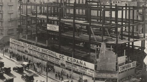 Construcción del Edificio Telefónica en la Gran Vía de Madrid. Archivo