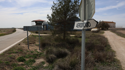 f3abf38c6b97acb633a6d6770adaf83437fe59e1w El aeródromo de La Villa de Don Fadrique (Toledo), de donde despegó el globo en el que viajaba el paracaidista.