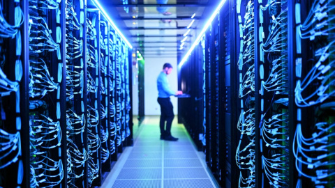 Presentación de un centro de supercomputación con luces LED, en el Instituto de Tecnología de Karlsruhe (KIT) de Alemania, a 19 de julio de 2021. Presentación de un centro de supercomputación con luces LED, en el Instituto de Tecnología de Karlsruhe (KIT) de Alemania, a 19 de julio de 2021.