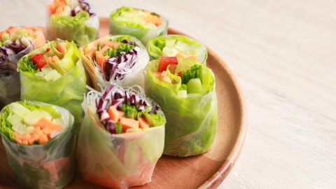 Imagen de royitos de arroz con verduras. Imagen de royitos de arroz con verduras.