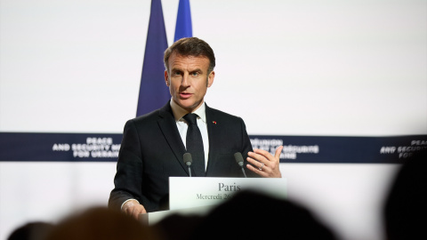 EuropaPress_6606605_handout_26_march_2025_france_paris_french_president_emmanuel_macron_attends El presidente francés, Emmanuel Macron, asiste a una rueda de prensa conjunta con el presidente ucraniano, Volodímir Zelenski, a 26 de marzo de 2025.
