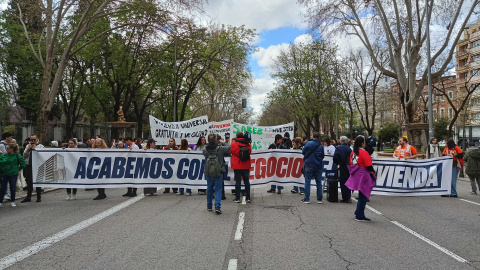 IMG_20250405_120126 Manifestación estatal organizada por diversas organizaciones y entidades relacionadas con el derecho a la vivienda.