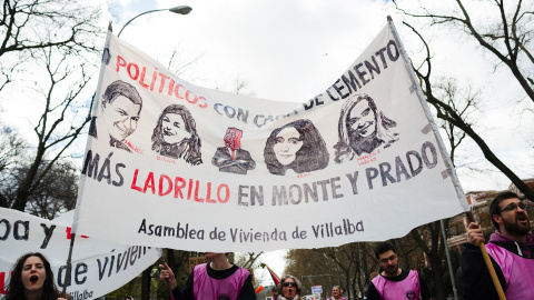 EuropaPress_6626106_varias_personas_manifestacion_vivienda_atocha_abril_2025_madrid_espana Varias personas durante una manifestación por la vivienda, desde Atocha, a 5 de abril de 2025, en Madrid.