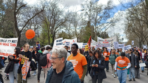 IMG_20250405_120413 Varias personas durante la manifestación por la vivienda en Madrid, este sábado 5 de abril.