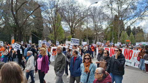 IMG_20250405_120435 Imagen de varias personas durante la manifestación por la vivienda, este sábado 5 de abril, en Madrid.
